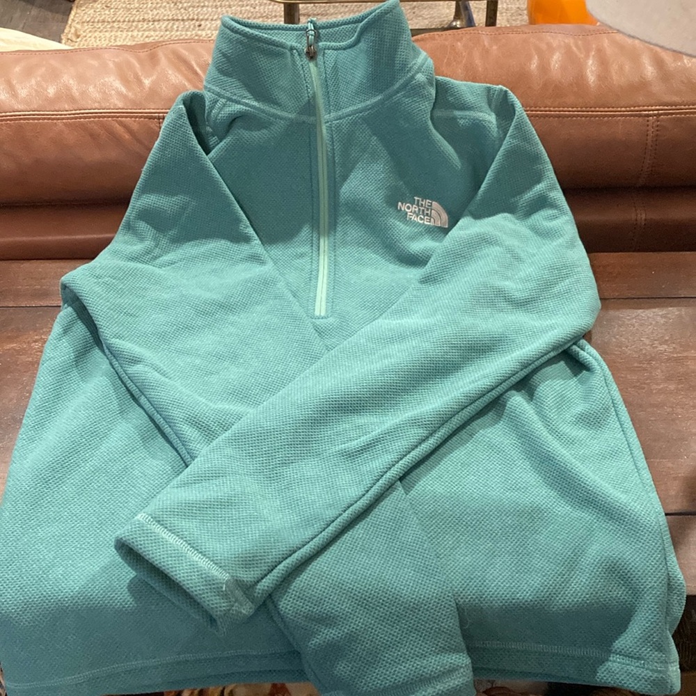 The North Face half zip medium